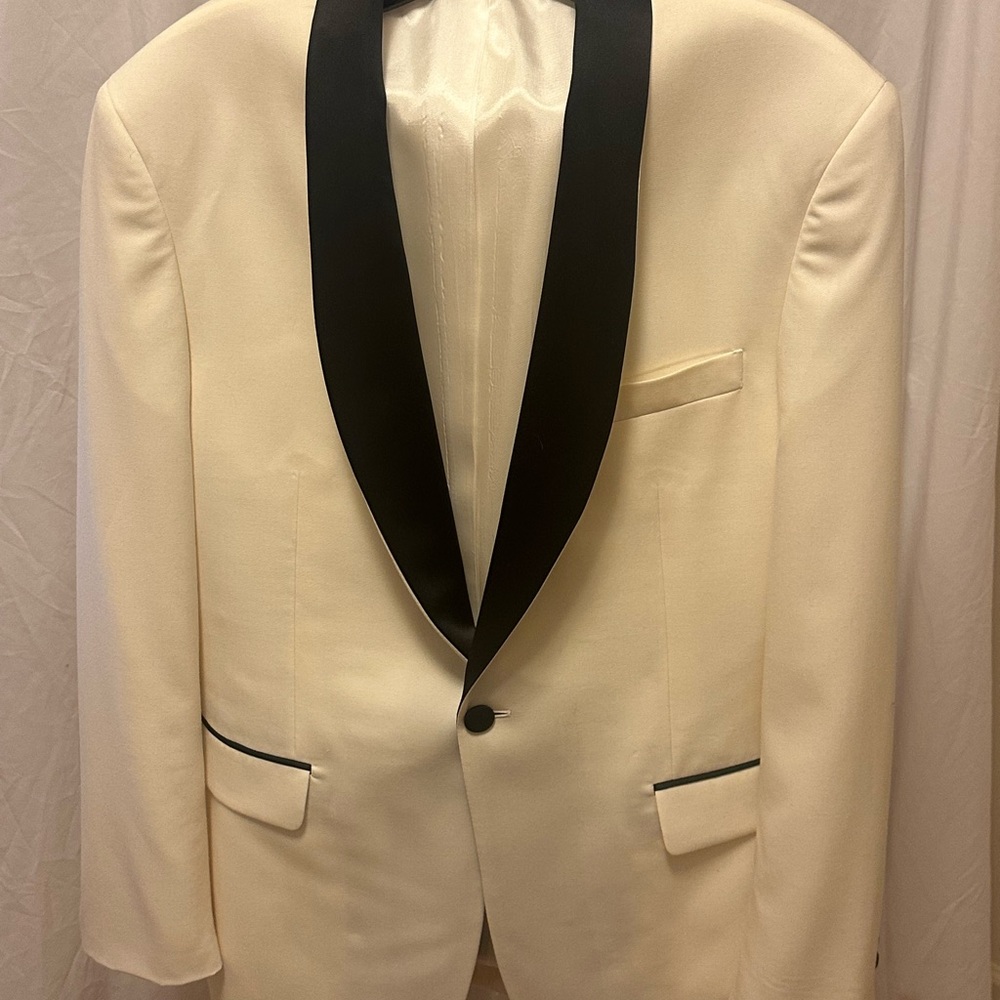 Jos A Bank Elegant Blazer with Black Lapel